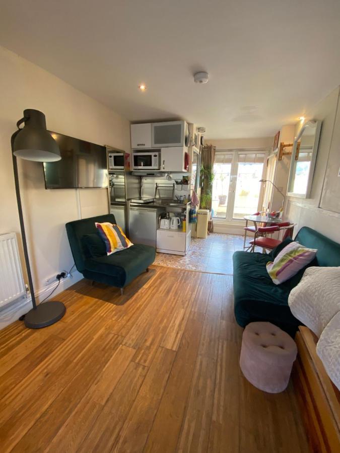 Little Brighton Beach Apartments - Also Separate Spa Cabin And Watersports 外观 照片